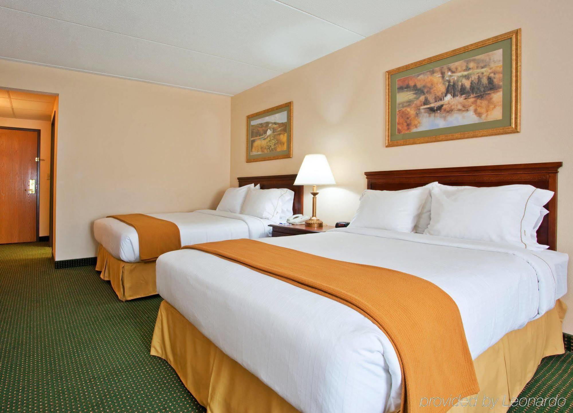 Holiday Inn Express Mount Pleasant- Scottdale, An Ihg Hotel Bagian luar foto